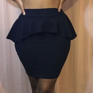 Peplum bebe black skirt